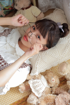 女人自己扒开荫道口视频